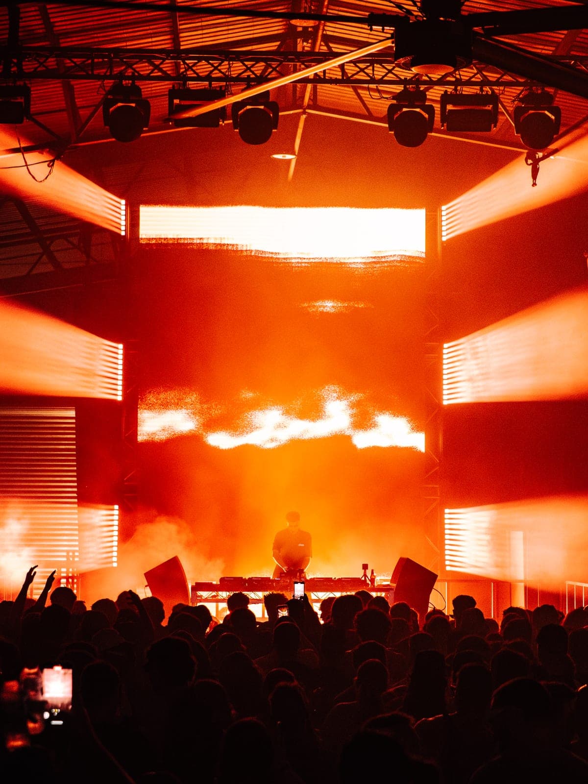 Flame visuals on the LED wall
